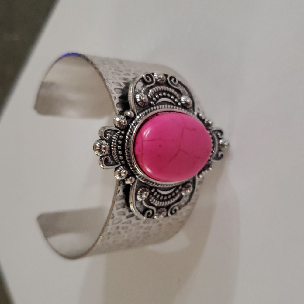 Pink stone silver filigree fashion cuff
